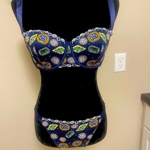 Adore Me 34DD bra and matching M panties both NWT